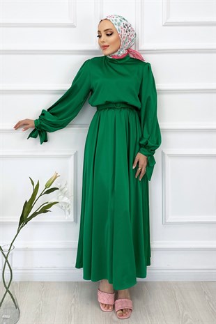 Kolu Bağcıklı Saten Elbise-Zümrüt Yeşili
