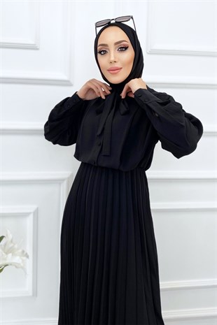 Yakası Fiyonk Detaylı Pileli Elbise-Siyah
